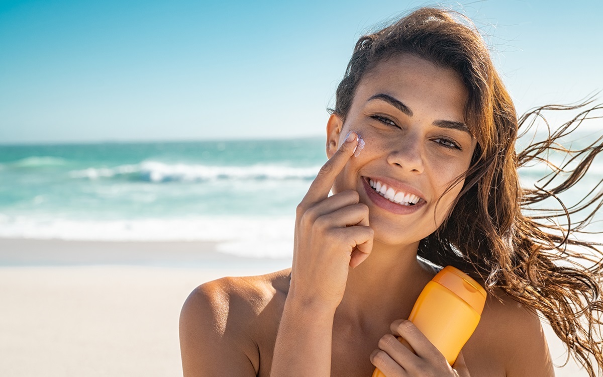 Protejează-ți pielea: Cât de des să reaplici crema solară?